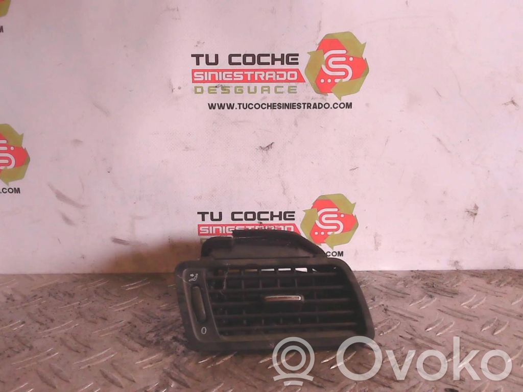 Volkswagen PASSAT Centrinės oro grotelės 