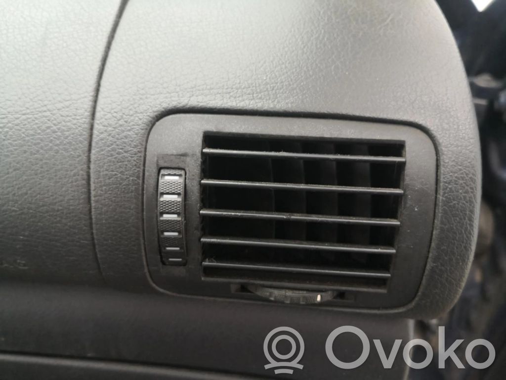 Skoda Superb B5 (3U) Centrinės oro grotelės 