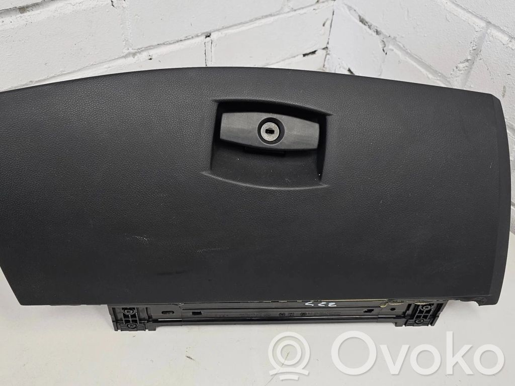BMW 5 E60 E61 Daiktadėžės (bordačioko) komplektas 