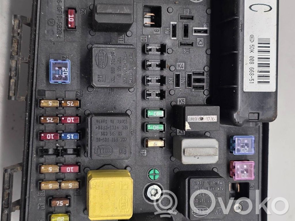 Opel Astra H Fuse module 