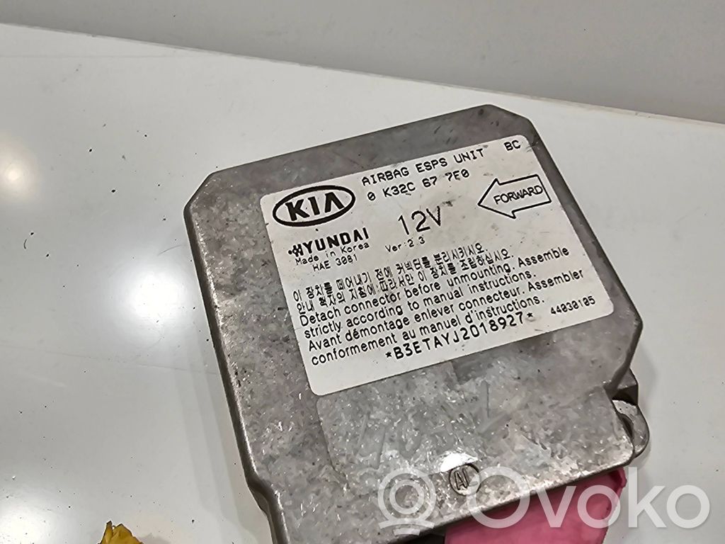 Airbag control unit/module   0K32C677F0,44030105,AAE3081