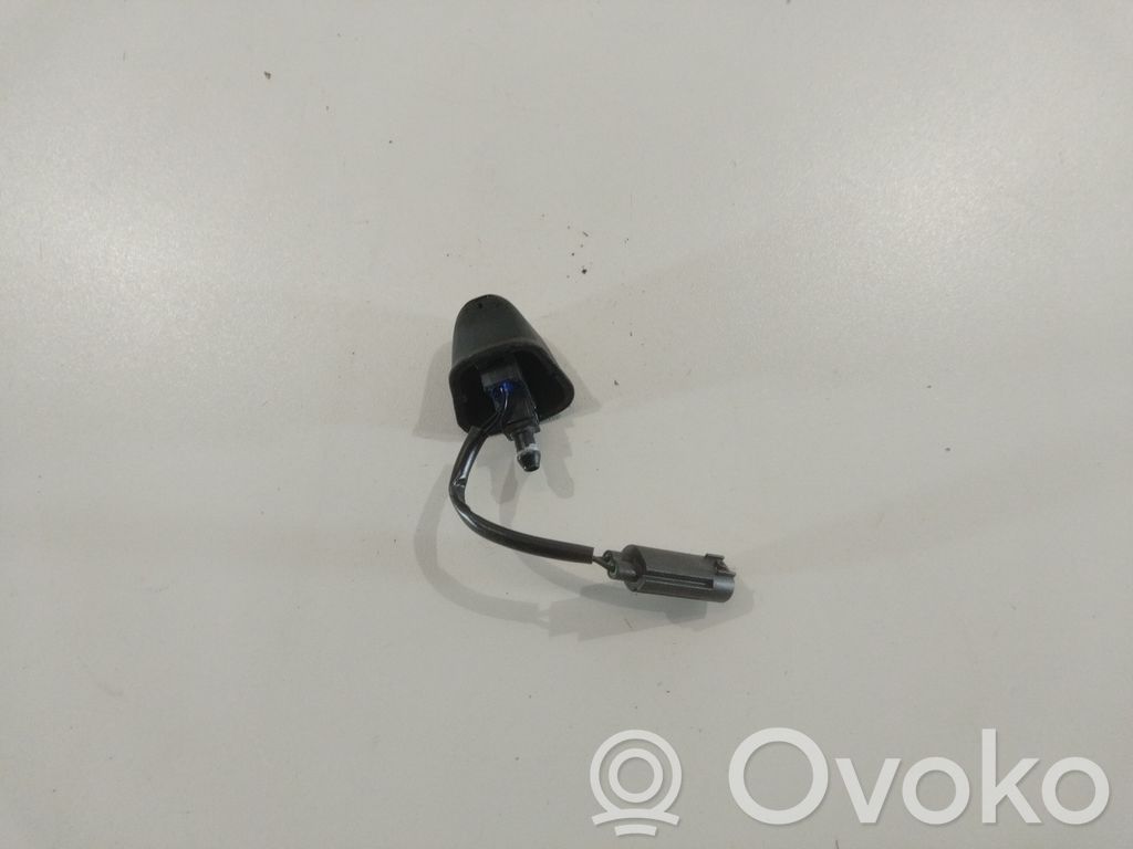 BMW 3 E90 E91 Dysza spryskiwacza szyby przedniej / czołowej 
