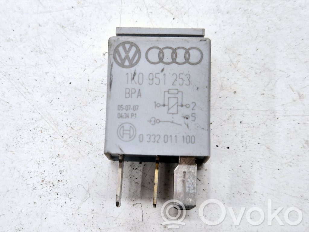 Volkswagen PASSAT B6 Muu rele 