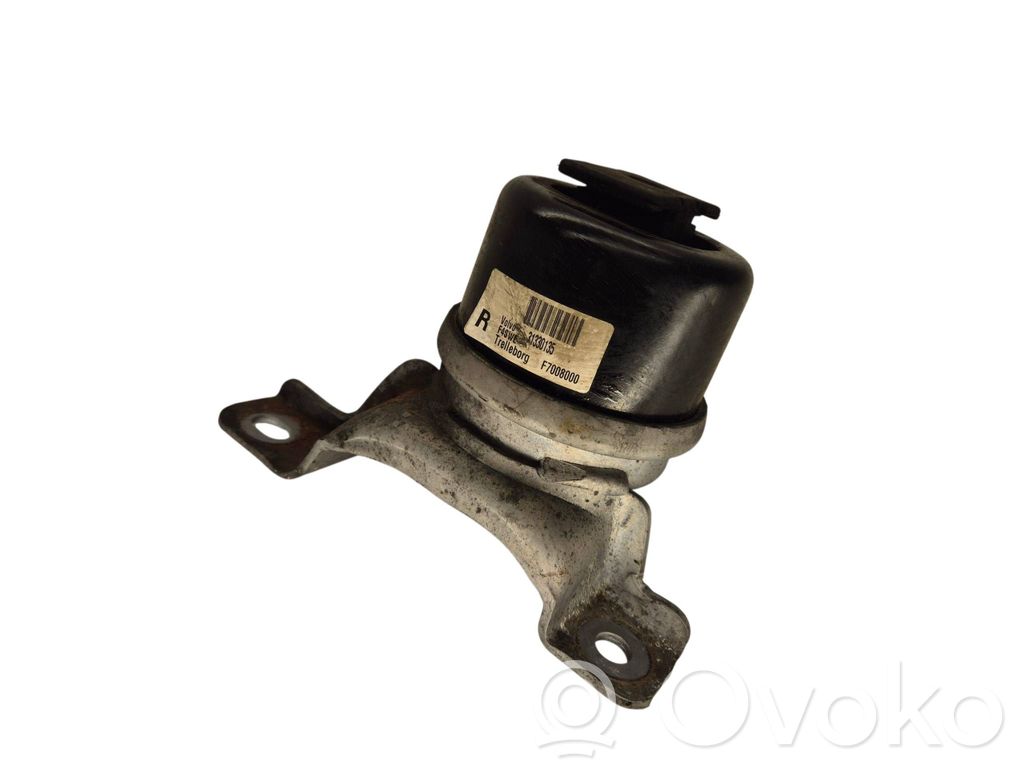 Volvo V60 Engine mount bracket 