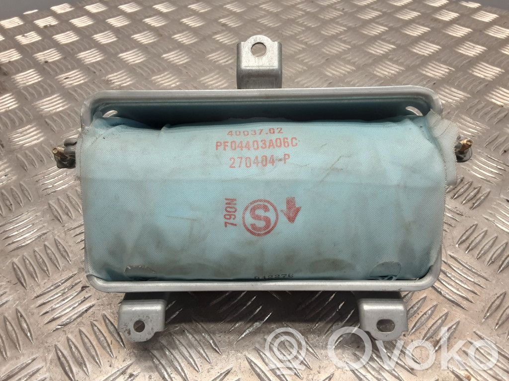 Toyota Corolla E120 E130 Keleivio oro pagalvė 
