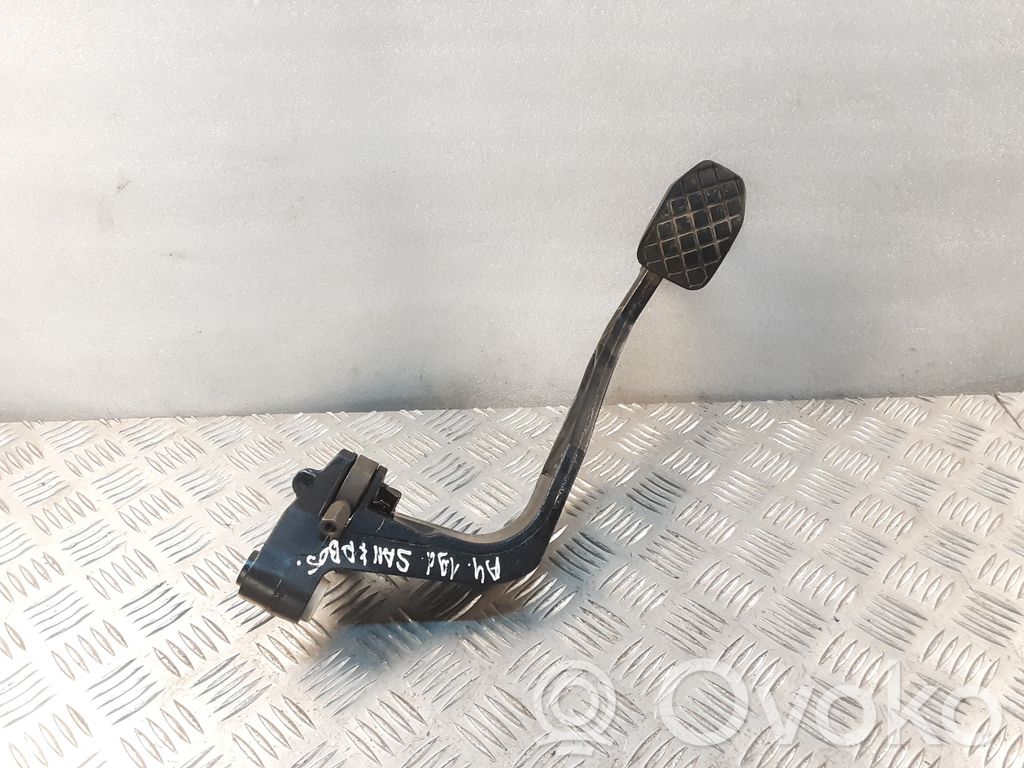 Audi A4 S4 B5 8D Kytkinpoljin 