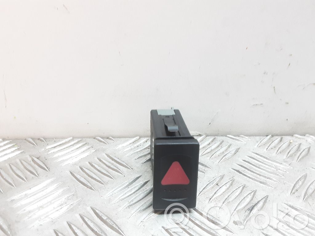 Volkswagen PASSAT B5 Hazard light switch 