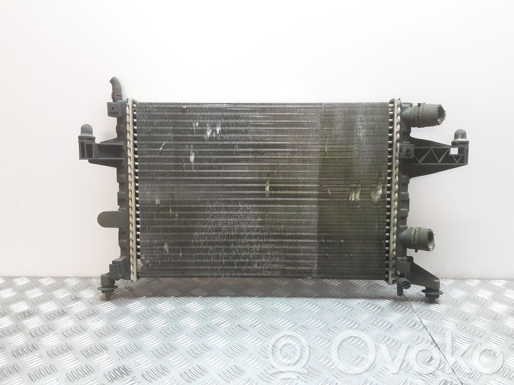Opel Corsa C Jäähdyttimen lauhdutin 