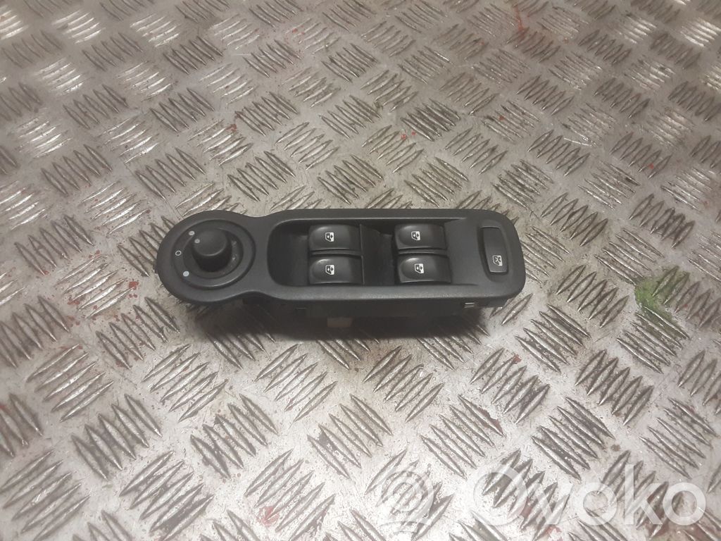 Renault Modus Electric window control switch 