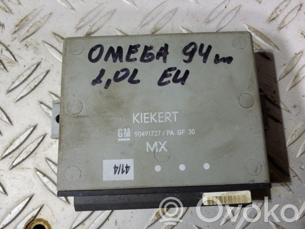 Opel Omega B1 Unidad de control/módulo del bloqueo de puertas 