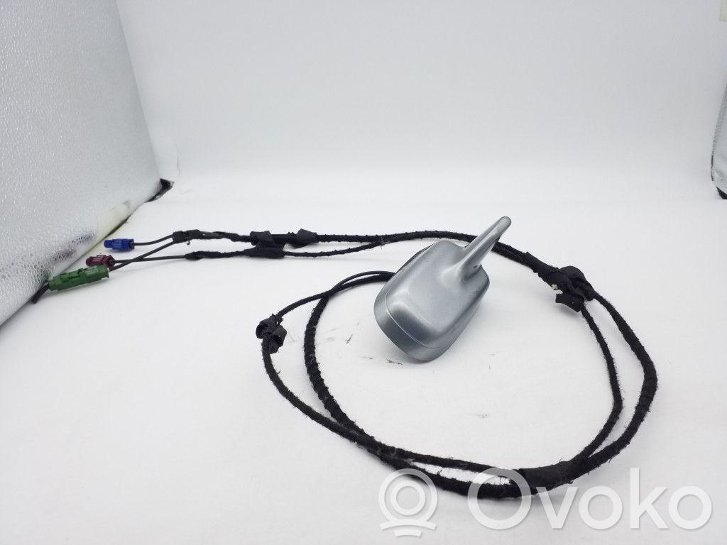 GPS-pystyantenni   8K5035503C