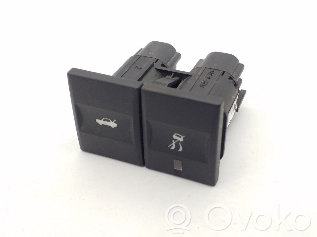 Ford Mondeo Mk III Tailgate opening switch 