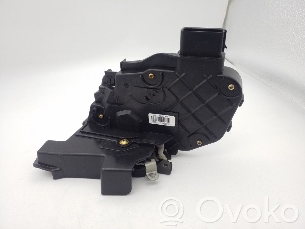Priekšpusē slēdzene   3M5AR21812MR,2236N