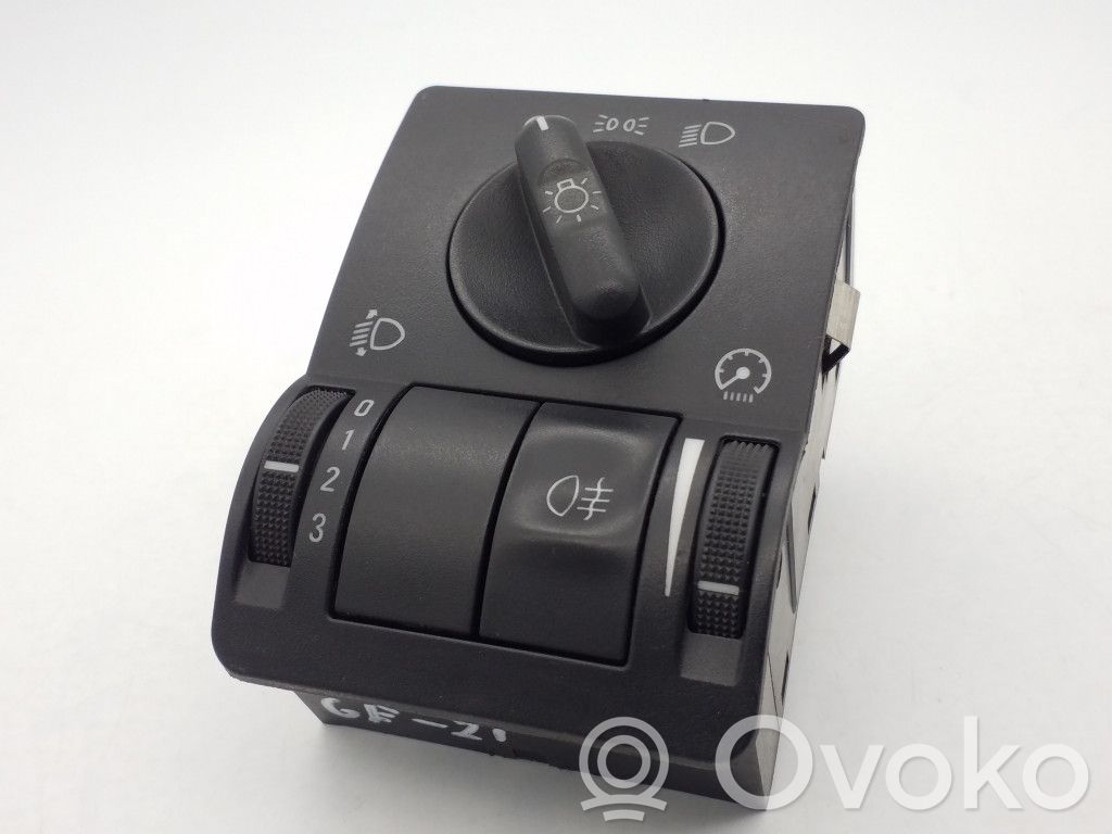 Light switch   9116613,0524119