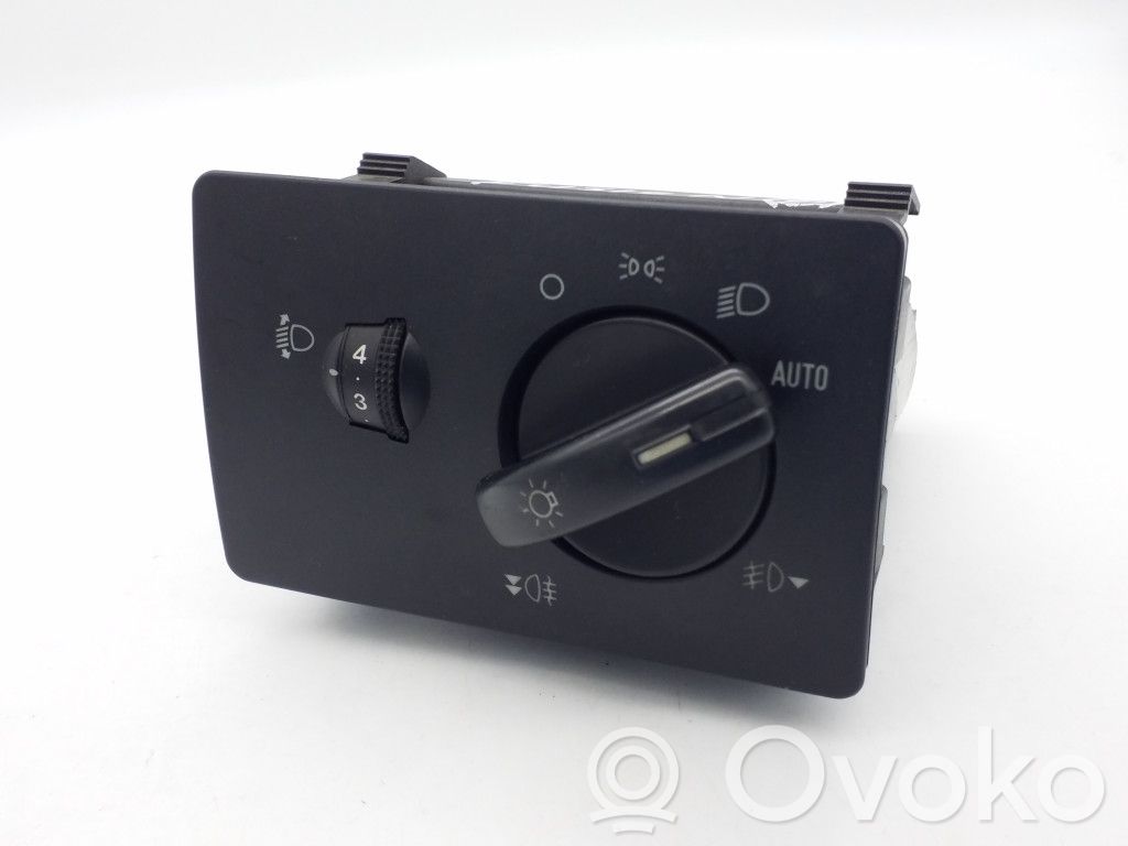 Light switch   6S6T13A024BA