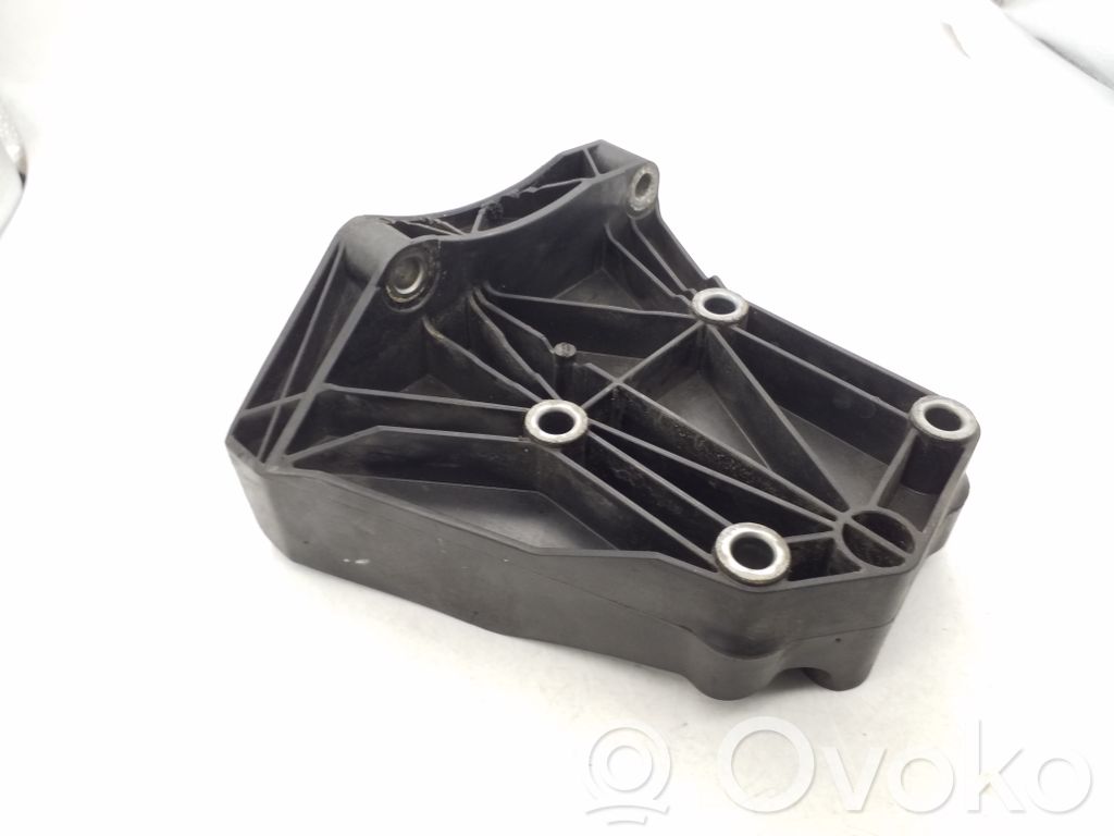 A/C compressor mount bracket   7792202,6455779220203,25798000