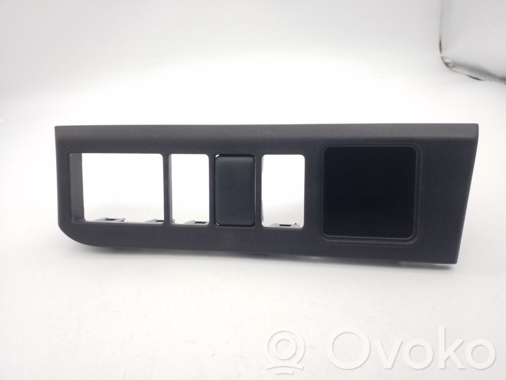 Nissan Note (E11) Cita veida paneļa detaļa 