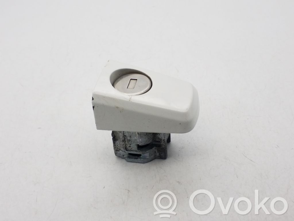 Opel Zafira B Wkładka zamka drzwi przednich 