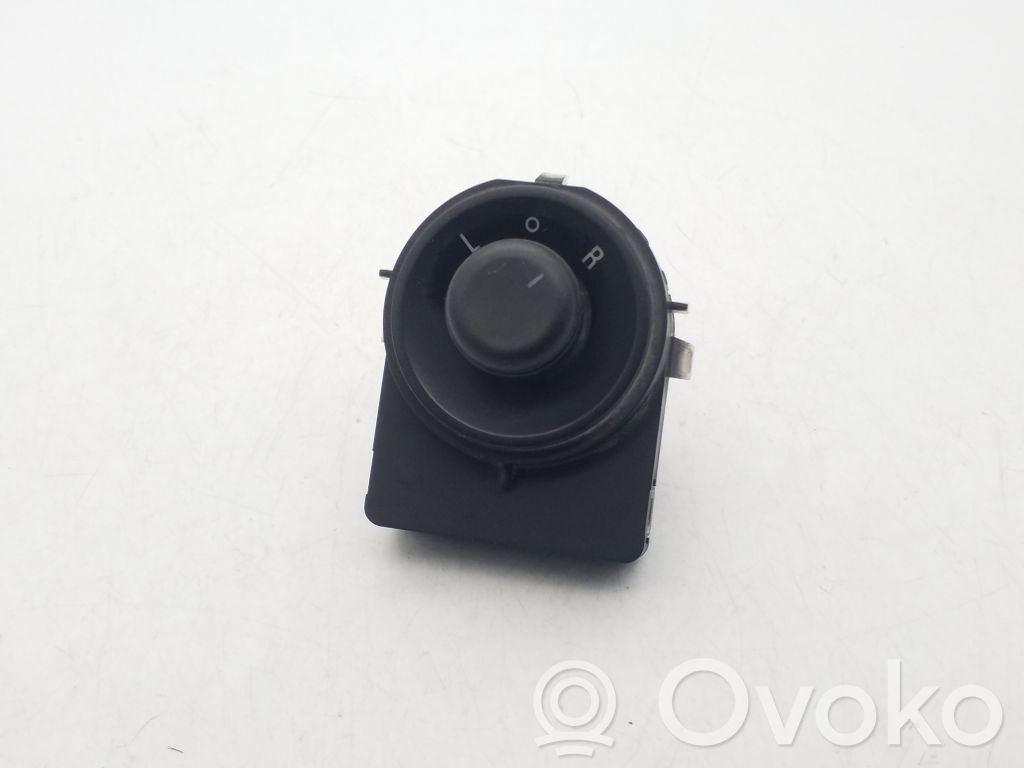 Wing mirror switch   25872074
