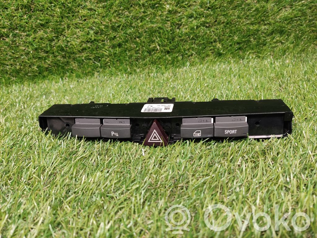 Opel Zafira B Hazard light switch 