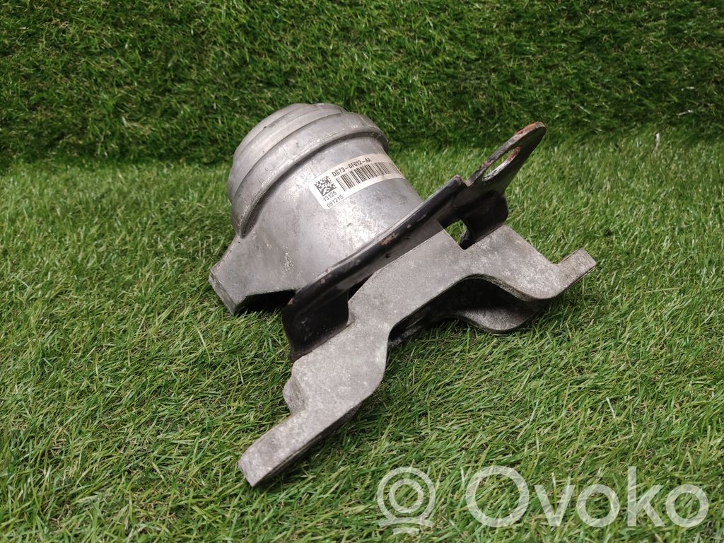 Engine mount bracket   DS736F012AA,DS736F012AA