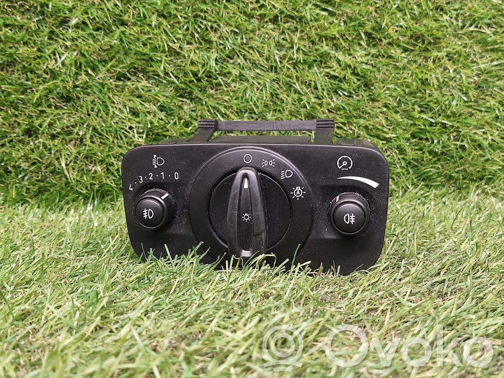 Light switch   AV6T13A024CA