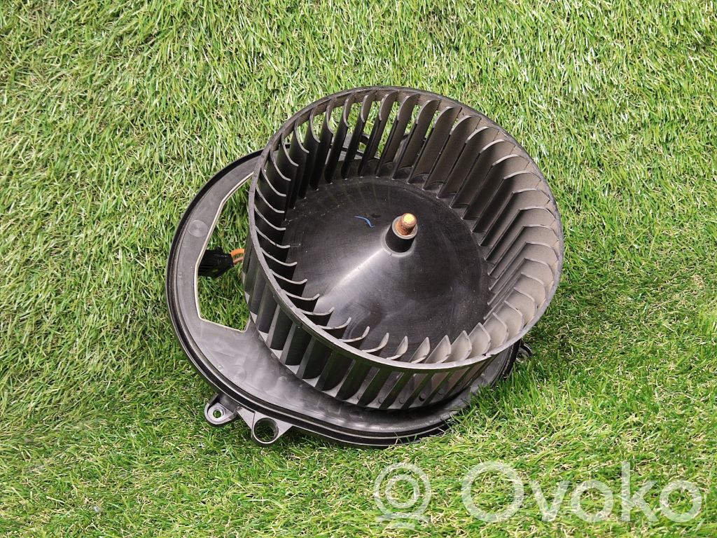 BMW 3 F30 F35 F31 Pečiuko ventiliatorius/ putikas 