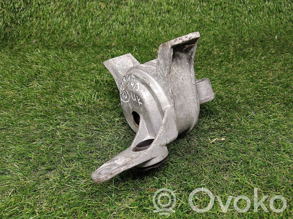 Engine mount bracket   13271774