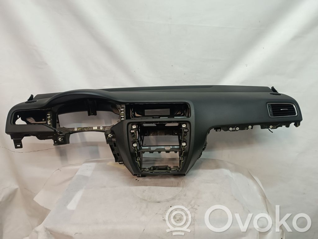 Volkswagen Jetta VI Panel de instrumentos 