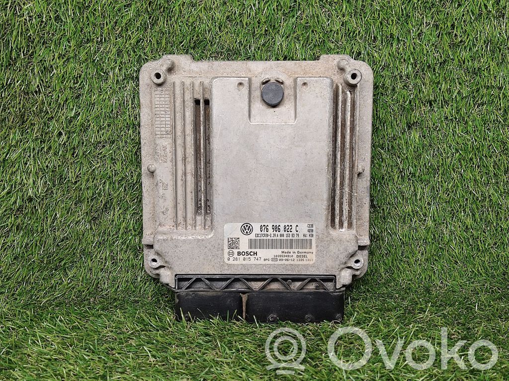 Engine control unit/module ECU   076906022C,0281015747