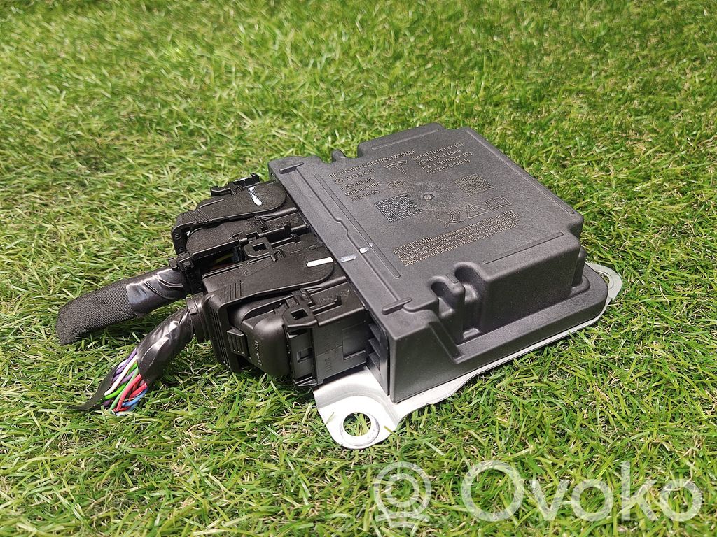 Tesla Model 3 Airbag control unit/module 