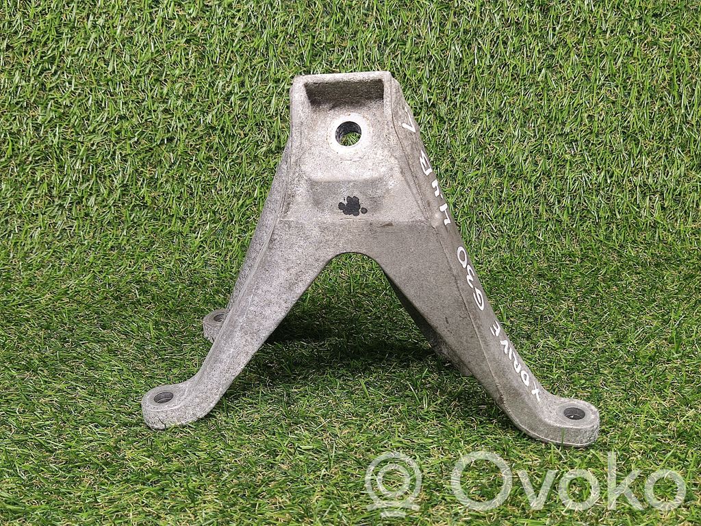 BMW 5 G30 G31 G38 Engine mounting bracket 