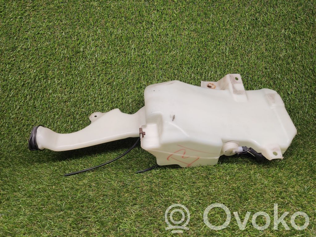 Chevrolet Suburban Windshield washer fluid reservoir/tank 