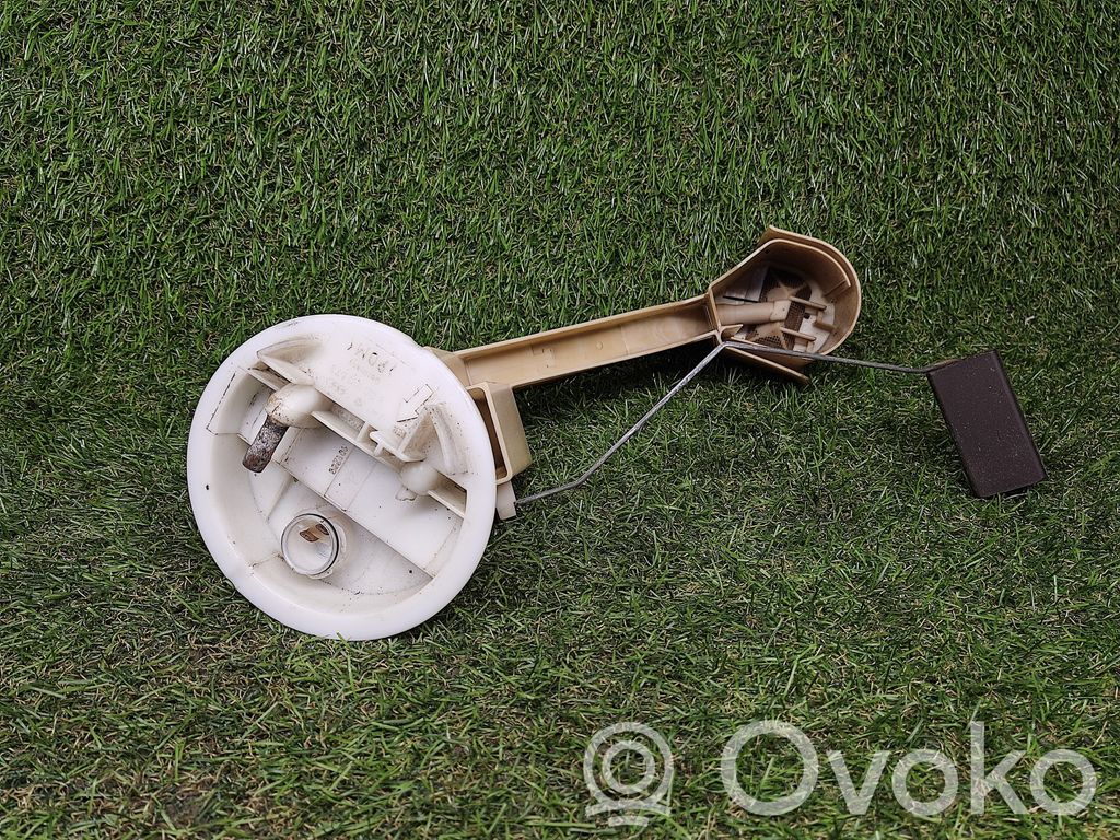Audi A4 S4 B5 8D Sensor de nivel de combustible 
