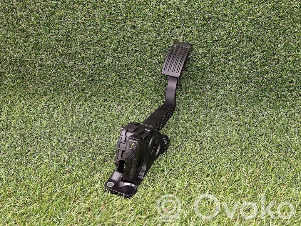 Accelerator throttle pedal   31280596