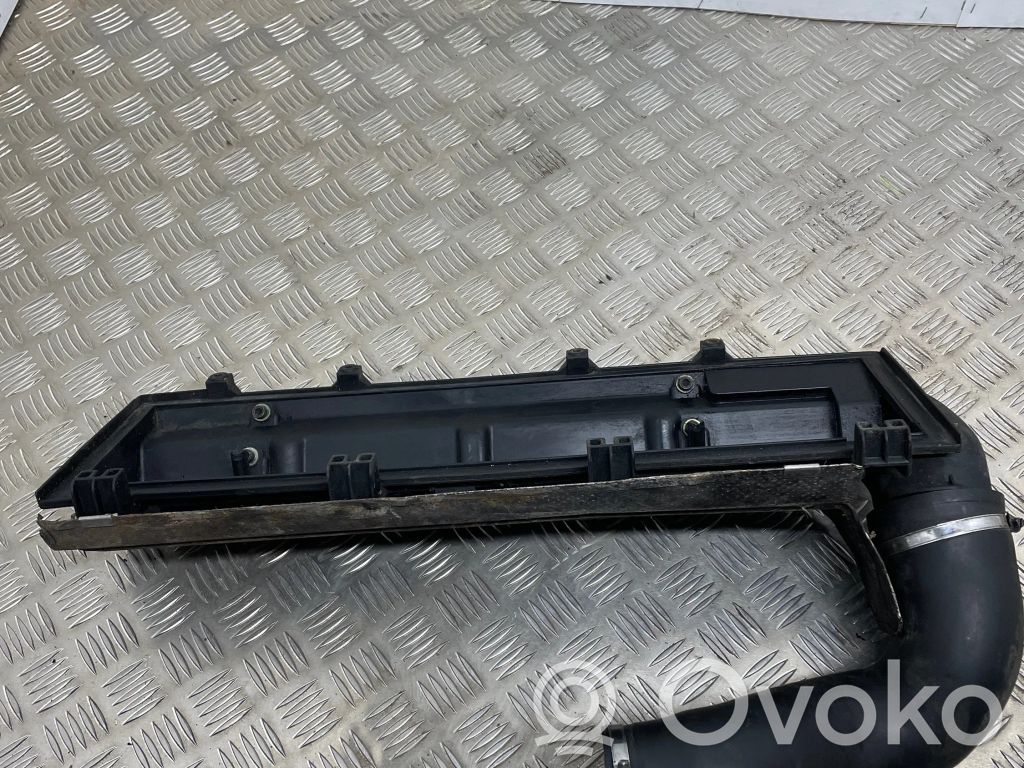 BMW 5 E34 Ilmansuodattimen kotelon kansi 