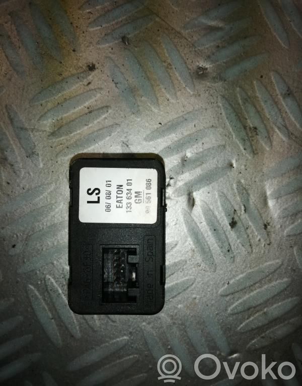 Electric window control switch   9100301