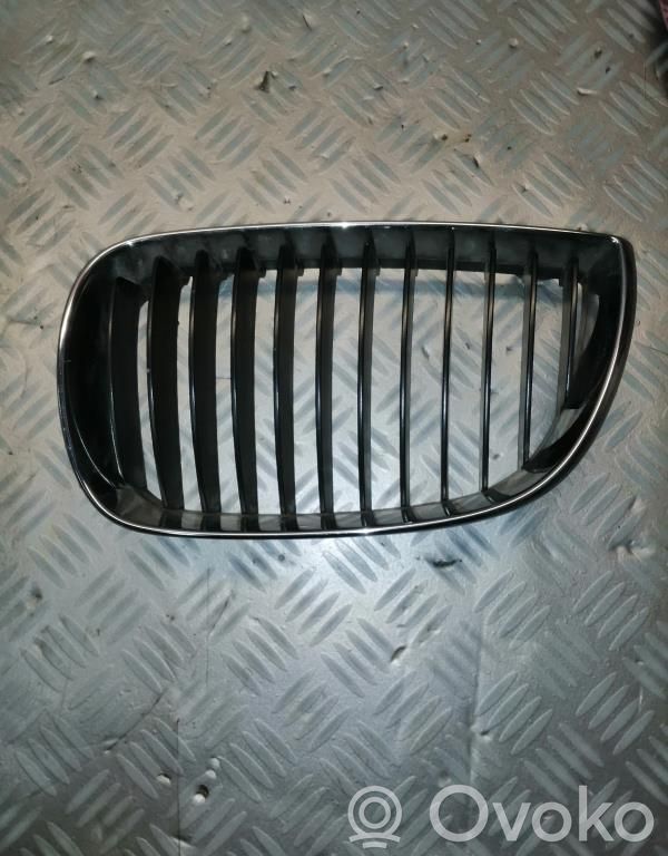 BMW 1 E81 E87 Front bumper upper radiator grill 
