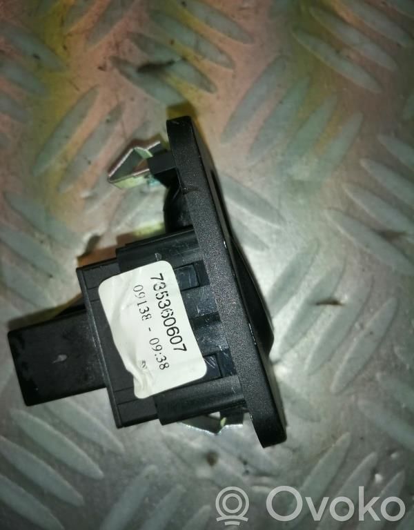 Lancia Ypsilon Electric window control switch 