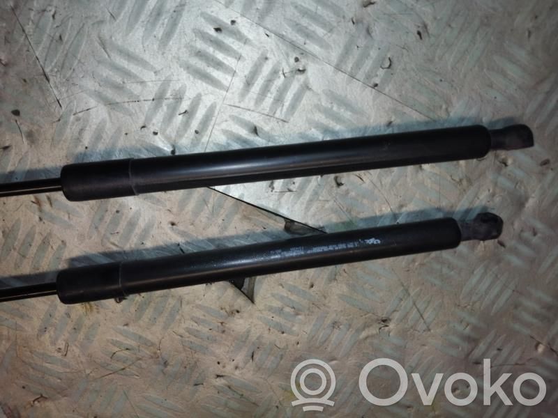 Peugeot 208 I Tailgate/trunk strut/damper 