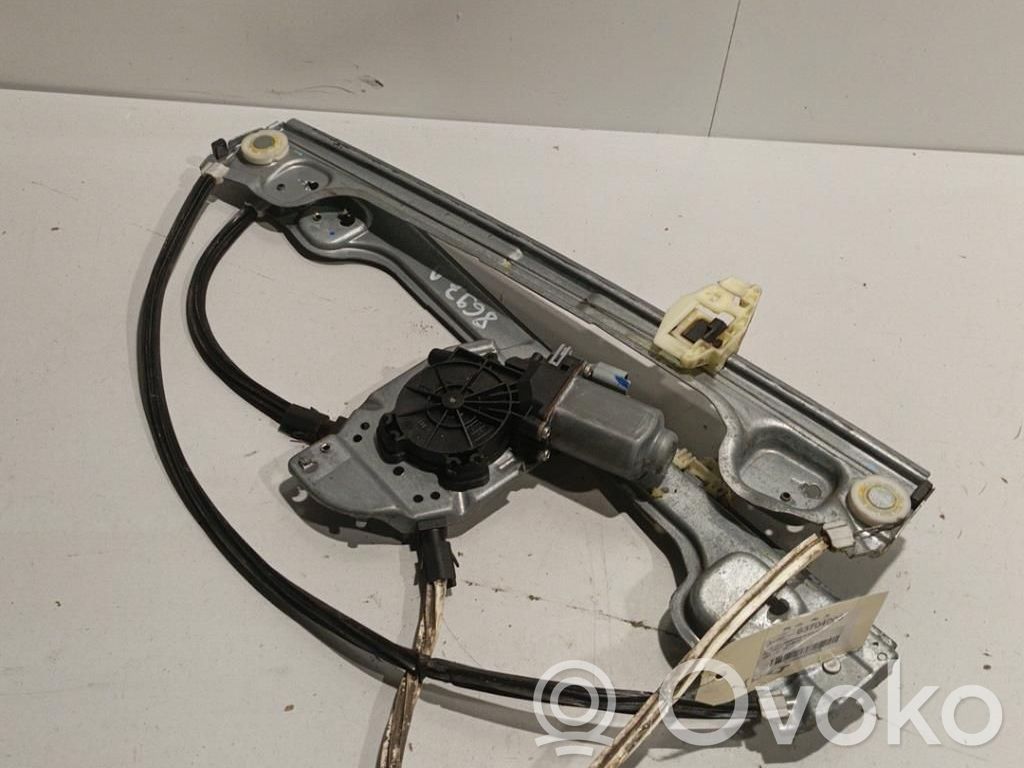 Peugeot 1007 Macara ușă față cu motor 