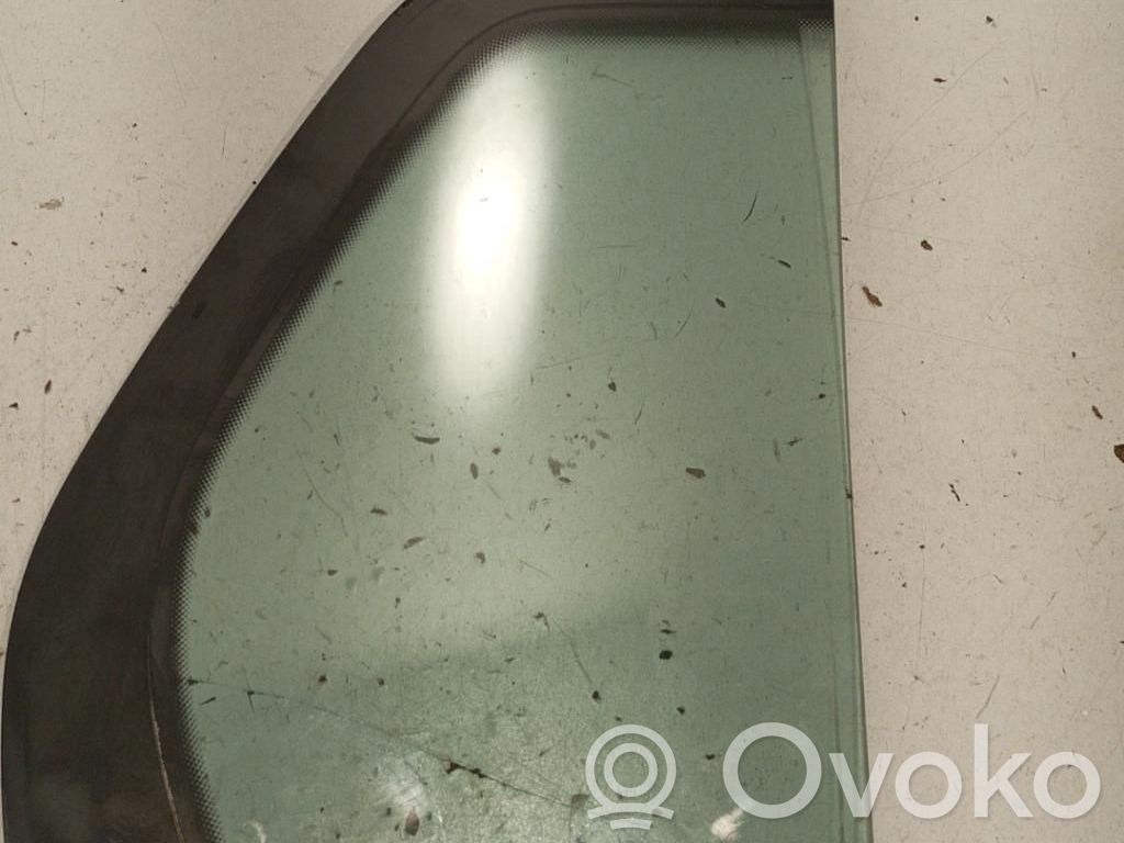 Volkswagen Golf V Rear vent window glass 