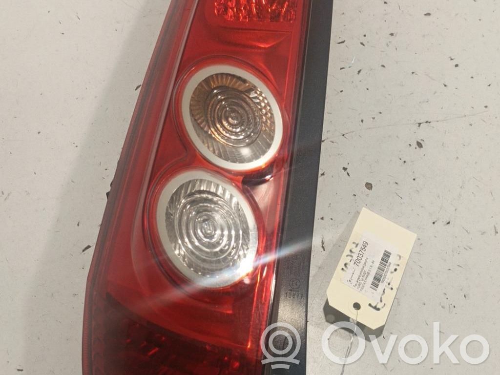 Ford Fiesta Aizmugurējais lukturis virsbūvē 