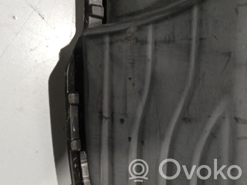 Renault Clio IV Moldura inferior del parachoques trasero 