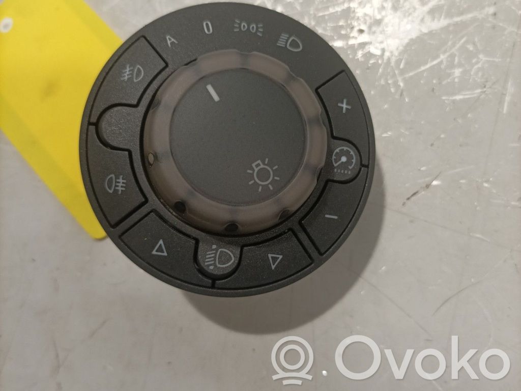 Light switch   13249514