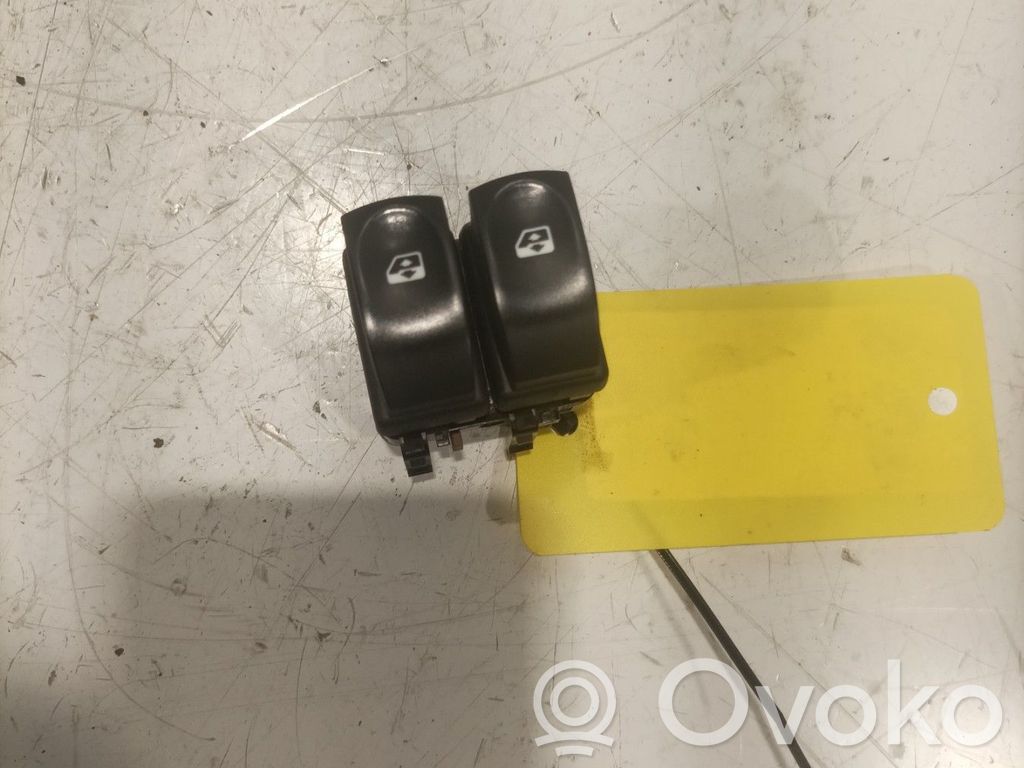 Renault Clio III Electric window control switch 