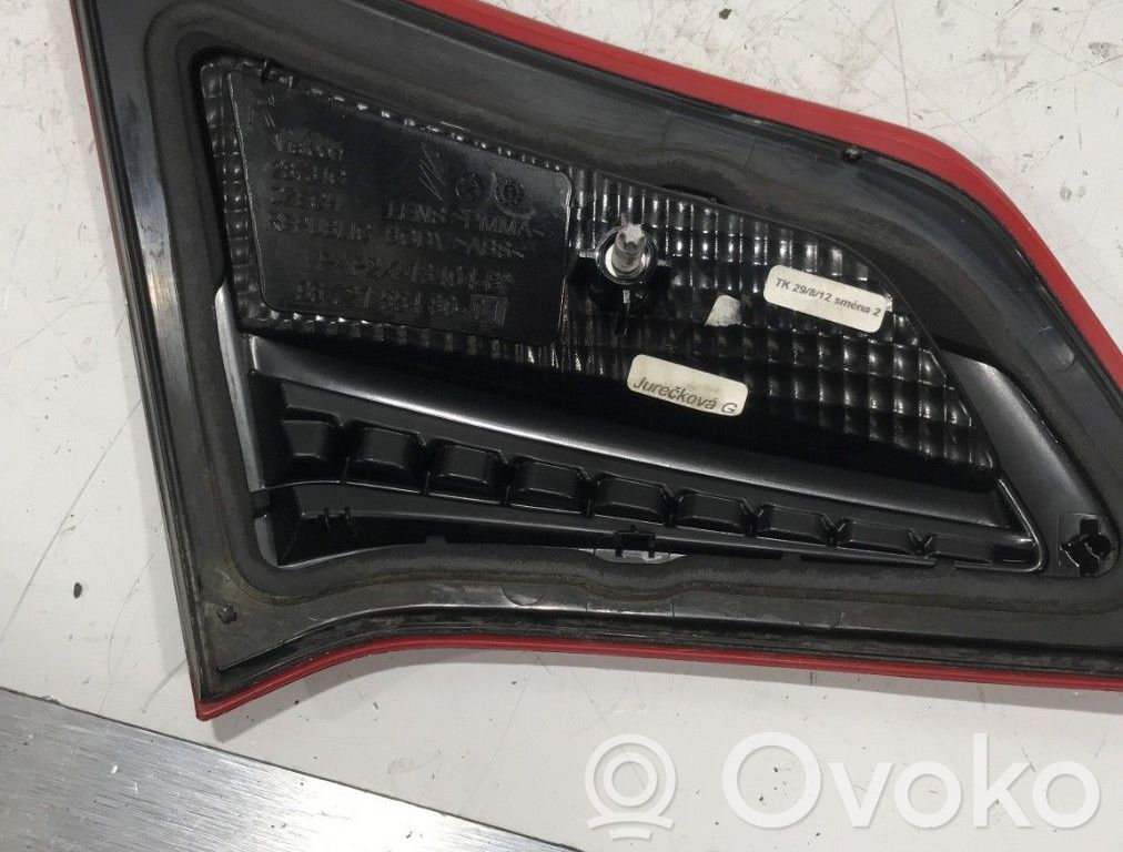 Citroen C4 II Aizmugurējais lukturis pārsegā 