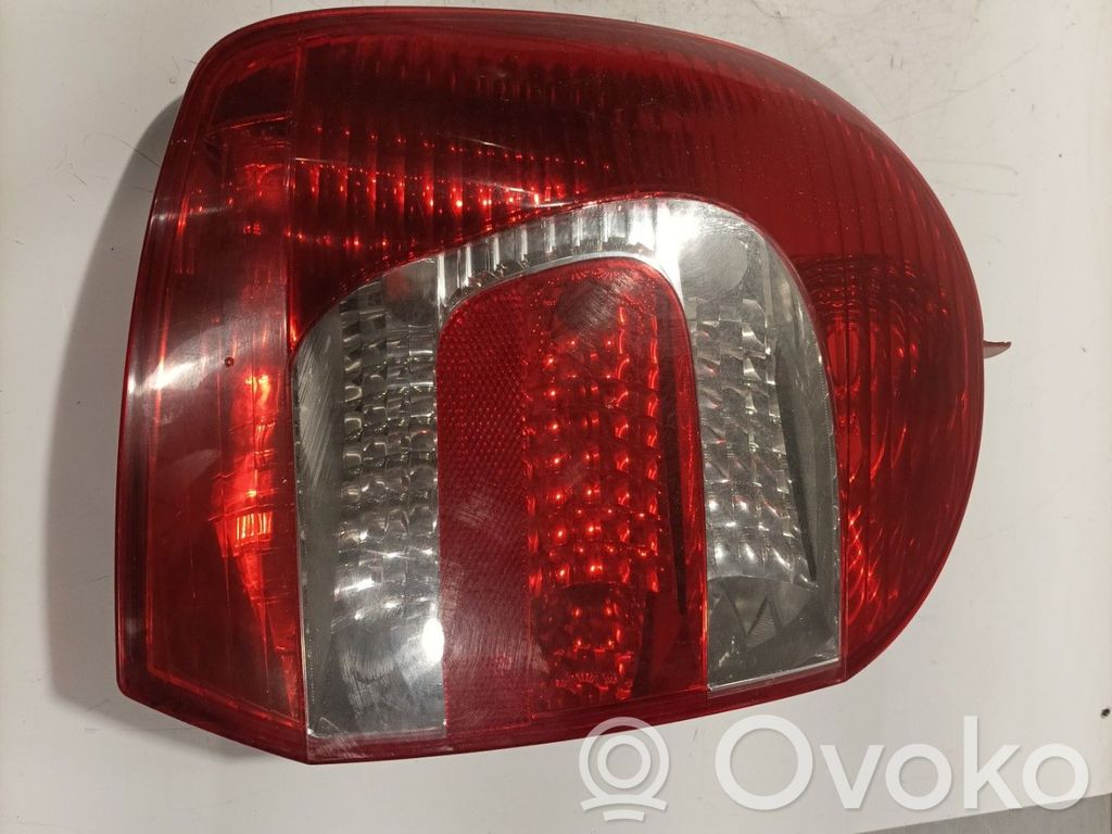 Renault Grand Modus Aizmugurējais lukturis virsbūvē 