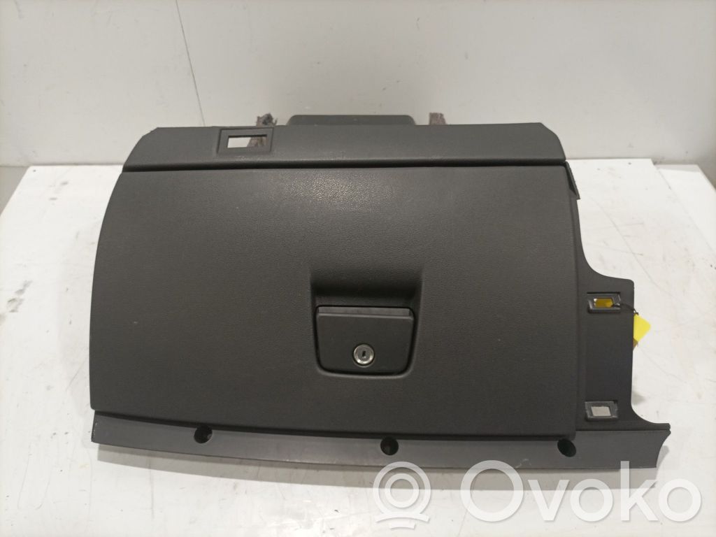Volvo C30 Juego guantera 