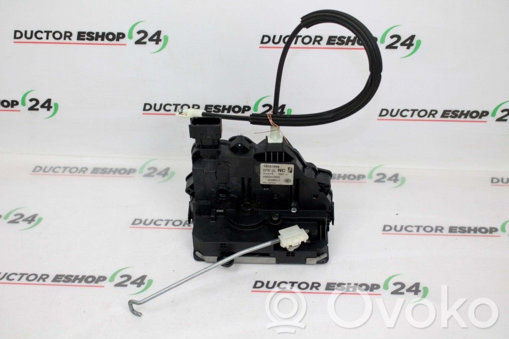 Opel Corsa E Front door lock 